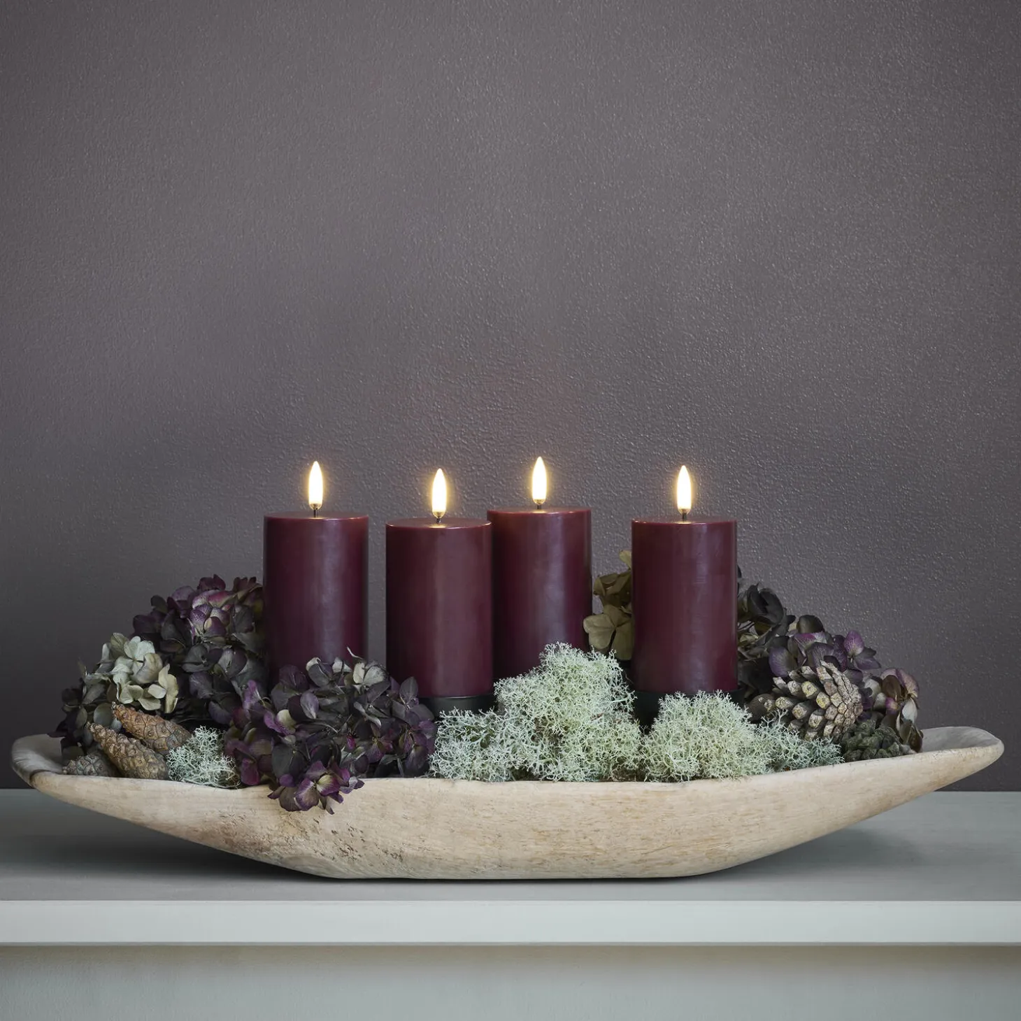 Giftbox w. spike, remote, LED pillar candle 4-pack, wine red