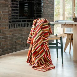 IDA Throw, red shades
